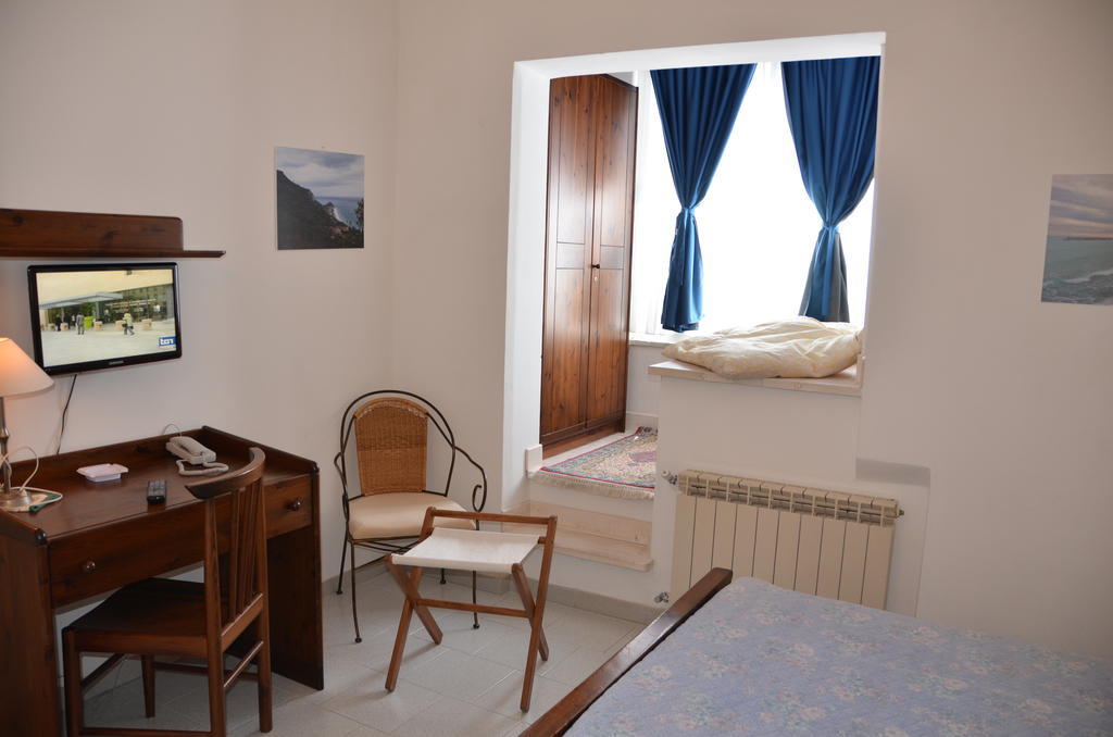 Hotel La Gioiosa Finale Ligure Zimmer foto